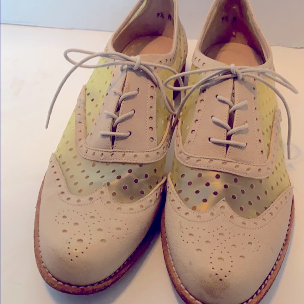 Stuart Weitzman Creamy Tan Oxford